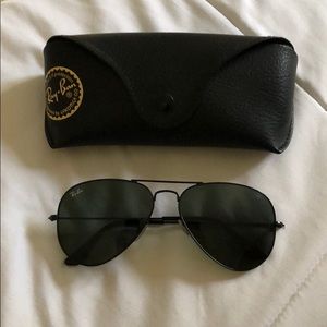 Black Rayban Aviator Sunglasses
